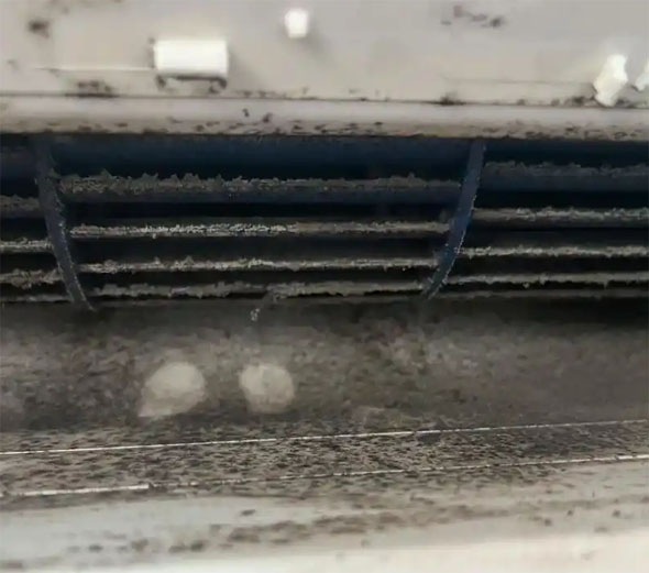 金塔空调吹的风有股烧焦味是怎么回事